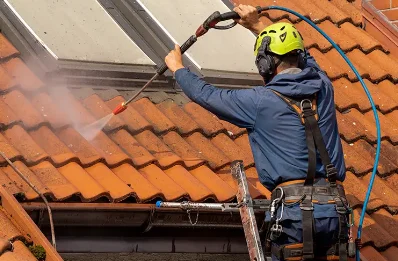 Démoussage et hydrofuge de toiture à Lévignen